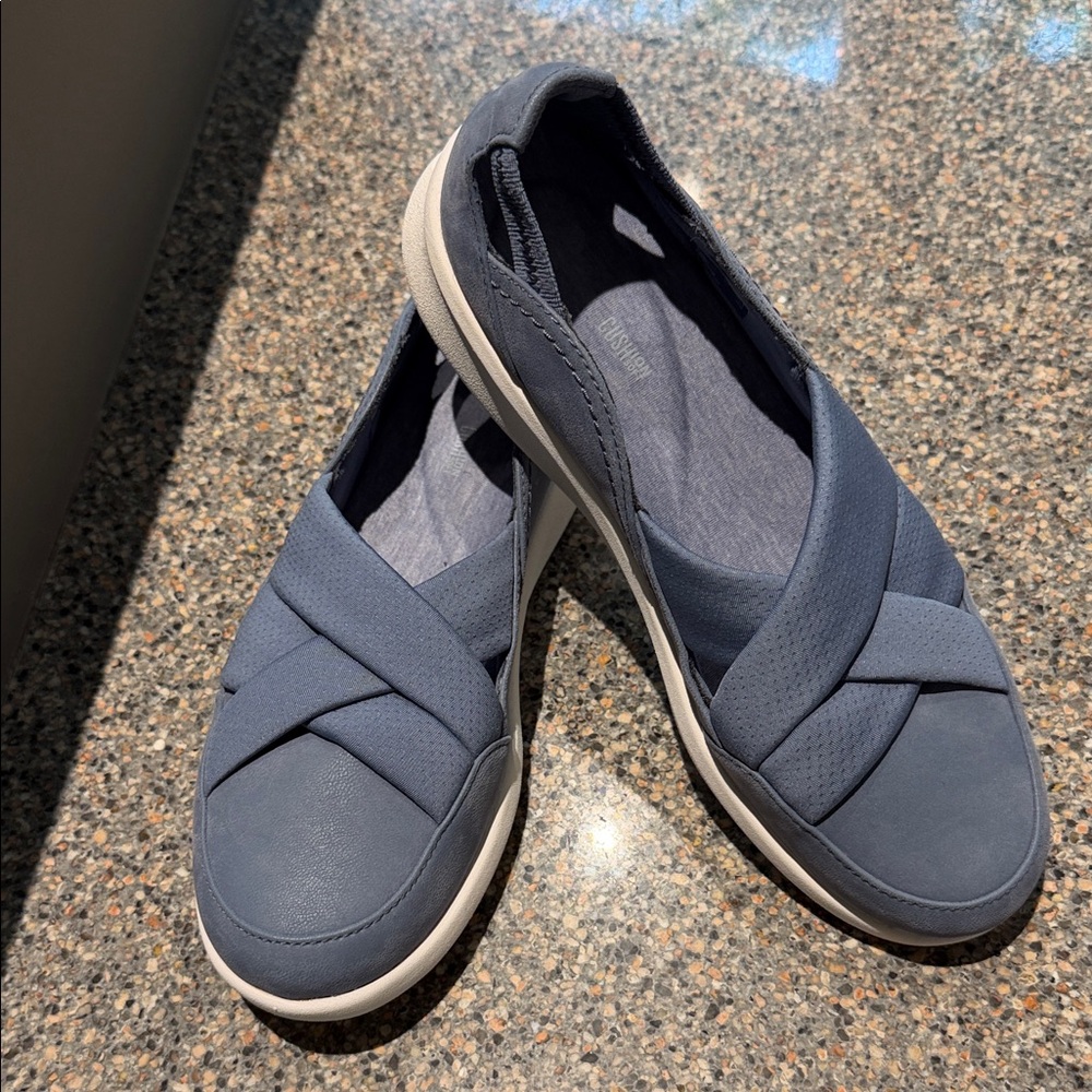 Clark’s Cloud Steppers Women's Blue Slip-On Shoes Size 8